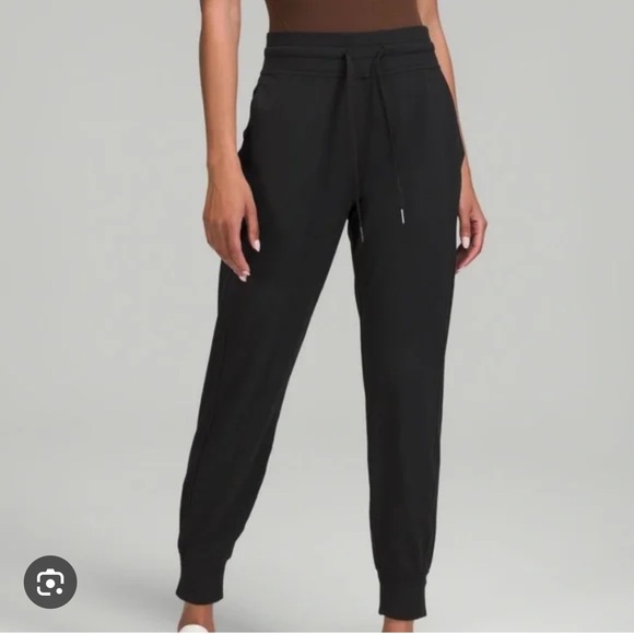 Lululemon Ready To Rulu Pant in Black, Size 2, W5BXOS - Picture 9 of 9
